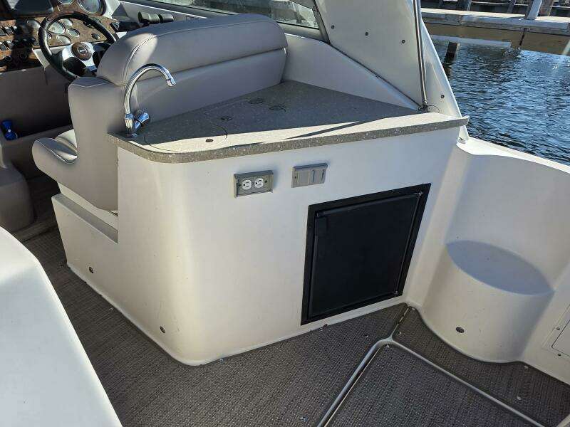 300ft Rinker Yacht For Sale