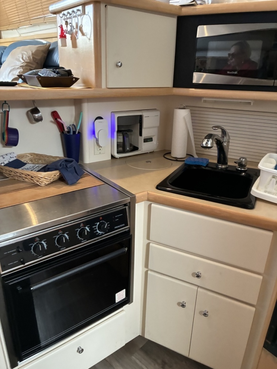 1998 Carver 355 Aft Cabin