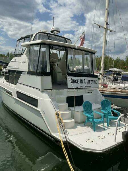 35ft Carver Yacht For Sale