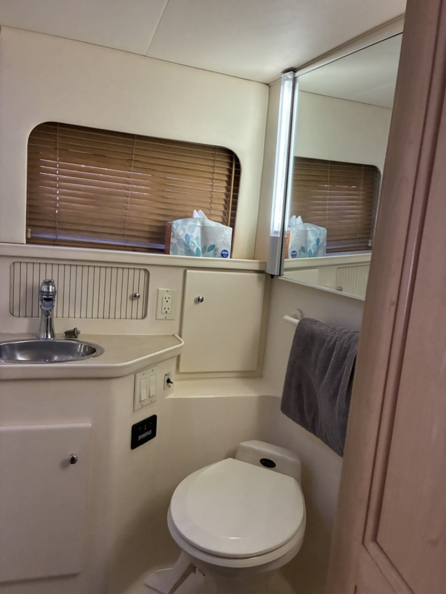 1998 Carver 355 Aft Cabin
