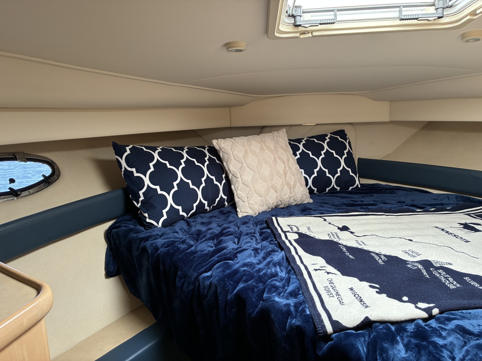 1998 Carver 355 Aft Cabin