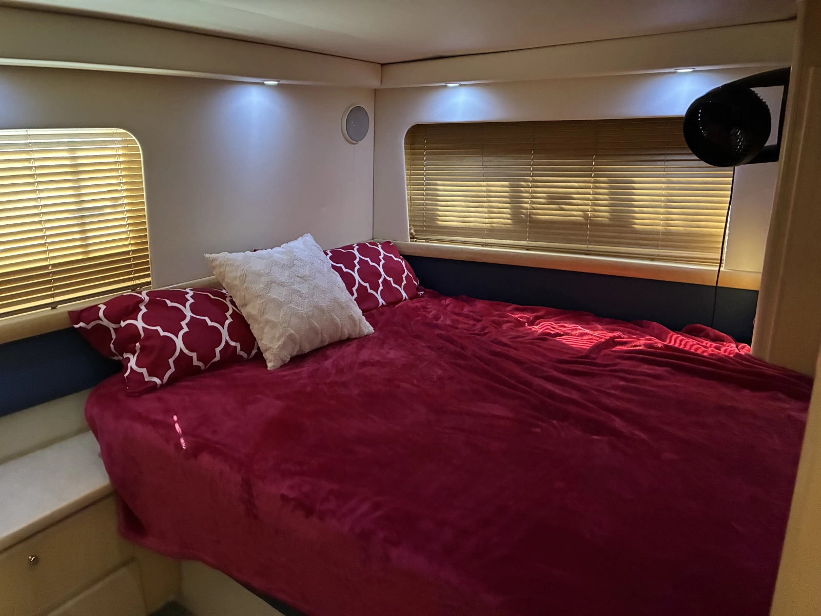 1998 Carver 355 Aft Cabin