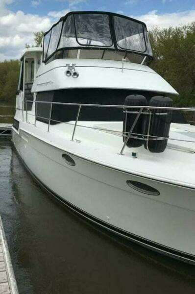 35ft Carver Yacht For Sale