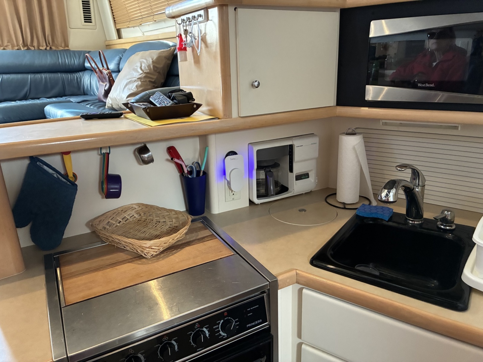 1998 Carver 355 Aft Cabin
