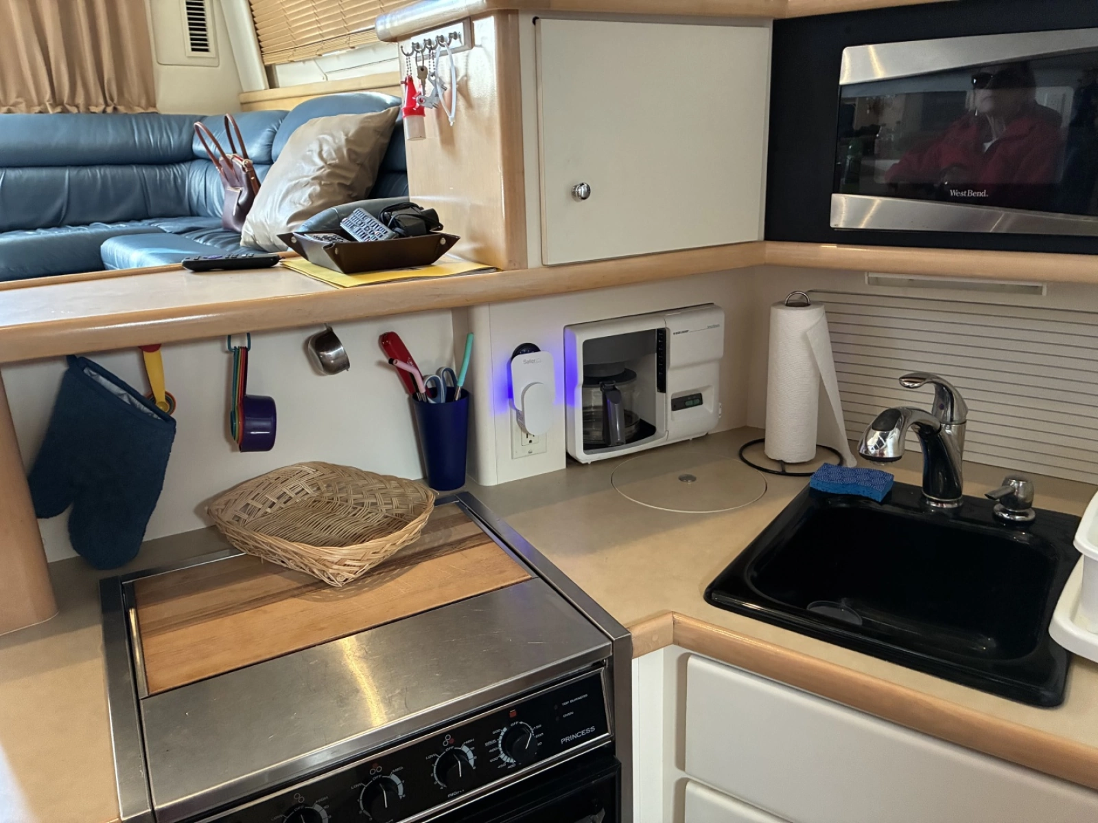 1998 Carver 355 Aft Cabin