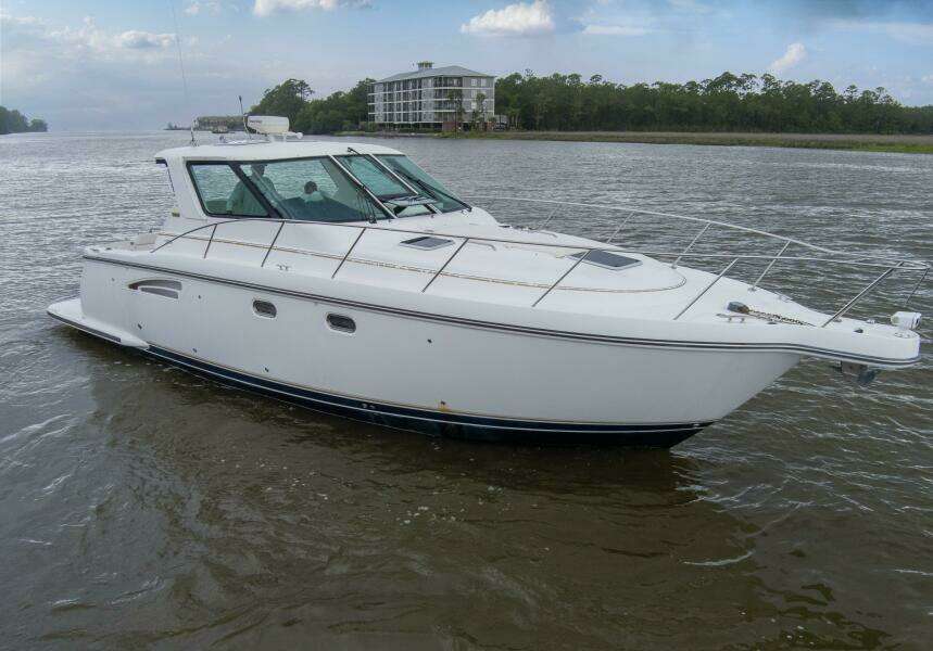 2005 3600 Tiara _Forever Friday_ Starboard Forward Profile