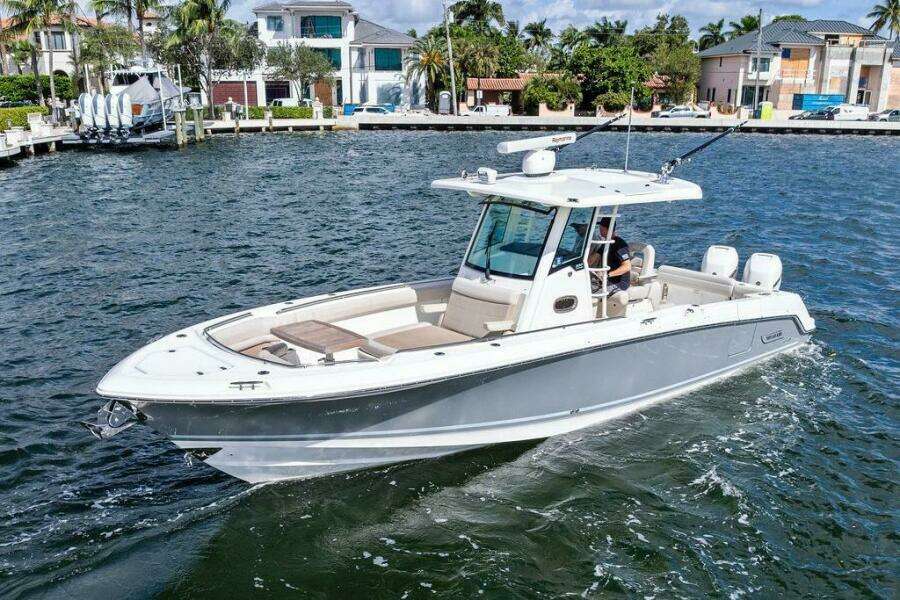 33ft Boston Whaler Yacht For Sale
