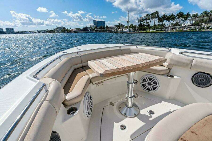 33ft Boston Whaler Yacht For Sale