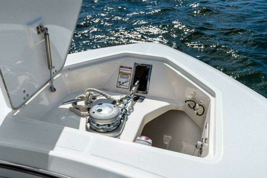33ft Boston Whaler Yacht For Sale