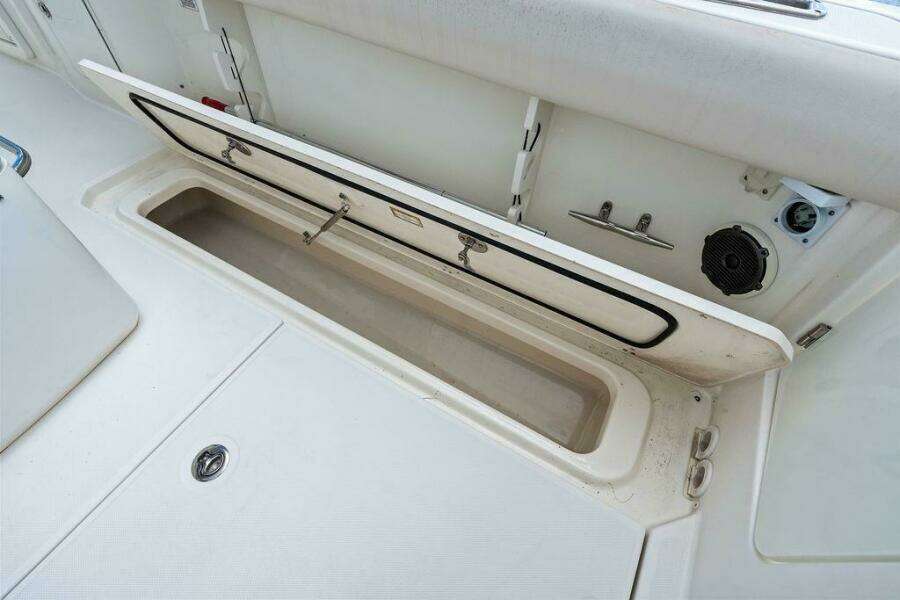 33ft Boston Whaler Yacht For Sale