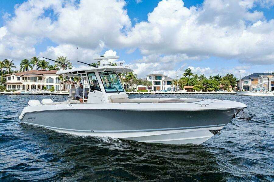 33ft Boston Whaler Yacht For Sale