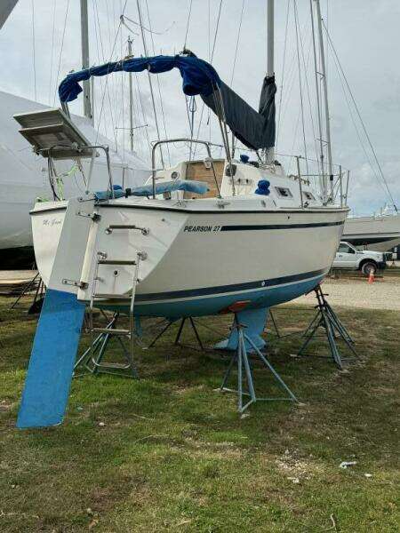 MI GOOD LUCK 27ft Pearson Yacht For Sale