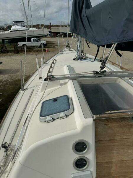 MI GOOD LUCK 27ft Pearson Yacht For Sale