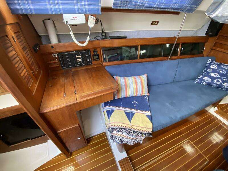 Aqualibrium 34ft Hunter Yacht For Sale