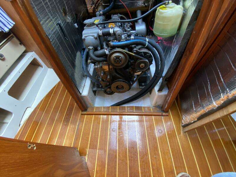 Aqualibrium 34ft Hunter Yacht For Sale