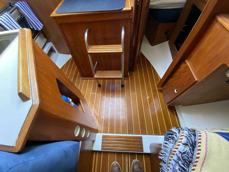 Aqualibrium 34ft Hunter Yacht For Sale