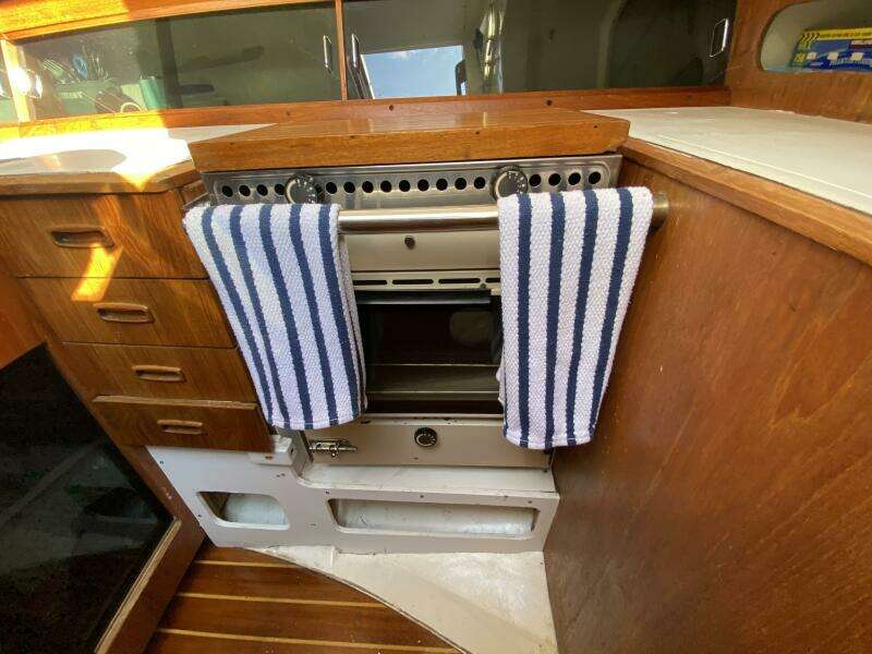 Aqualibrium 34ft Hunter Yacht For Sale