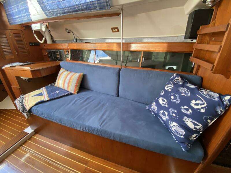 Aqualibrium 34ft Hunter Yacht For Sale