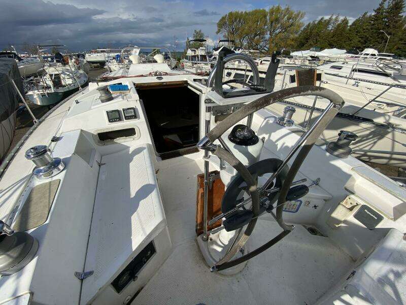 Aqualibrium 34ft Hunter Yacht For Sale