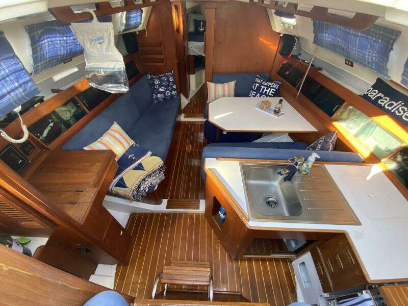 Aqualibrium 34ft Hunter Yacht For Sale