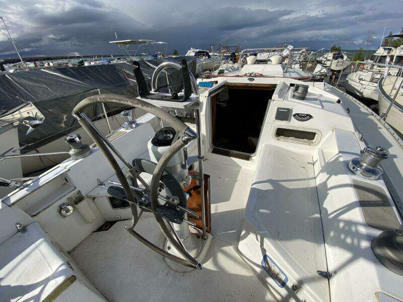 Aqualibrium 34ft Hunter Yacht For Sale