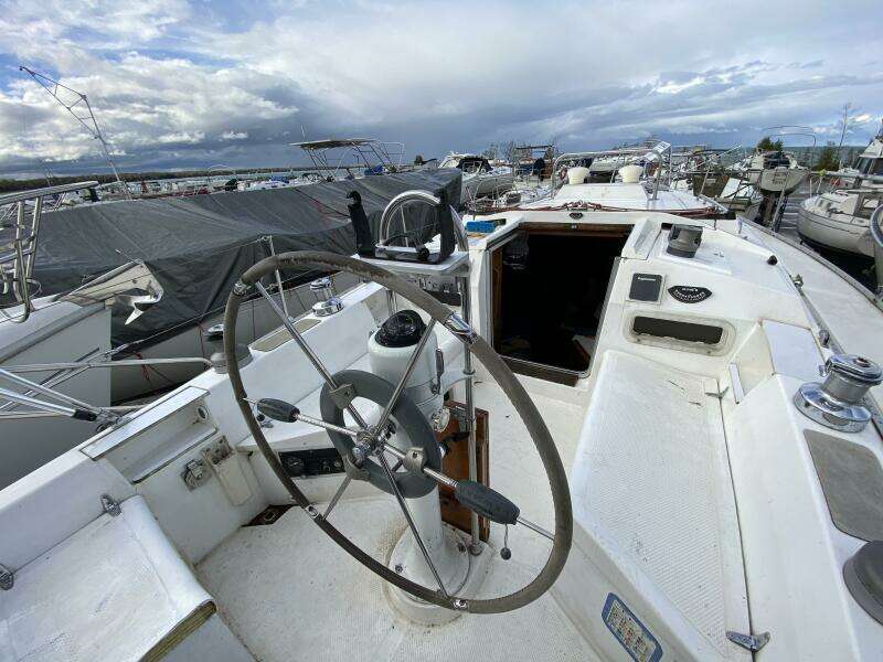 Aqualibrium 34ft Hunter Yacht For Sale