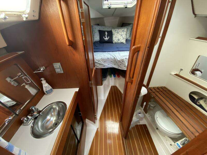 Aqualibrium 34ft Hunter Yacht For Sale