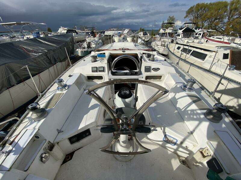 Aqualibrium 34ft Hunter Yacht For Sale