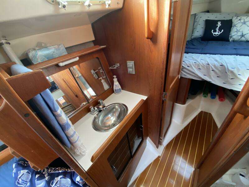 Aqualibrium 34ft Hunter Yacht For Sale