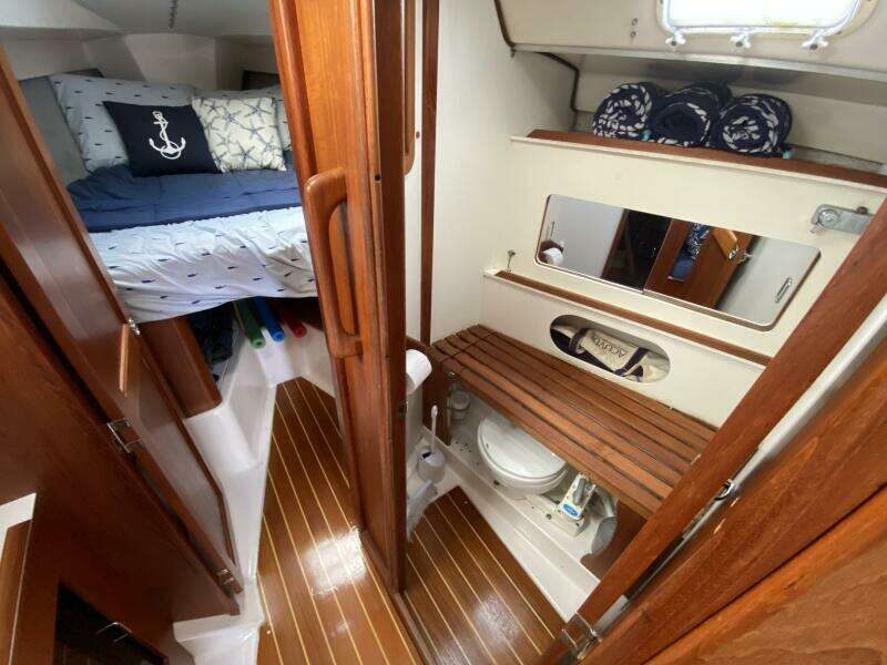 Aqualibrium 34ft Hunter Yacht For Sale