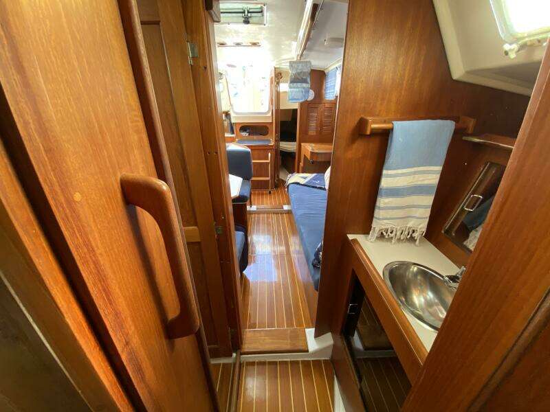 Aqualibrium 34ft Hunter Yacht For Sale