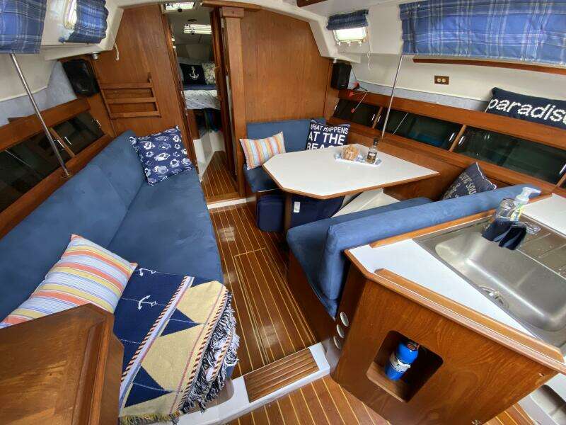 Aqualibrium 34ft Hunter Yacht For Sale