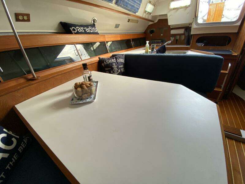 Aqualibrium 34ft Hunter Yacht For Sale