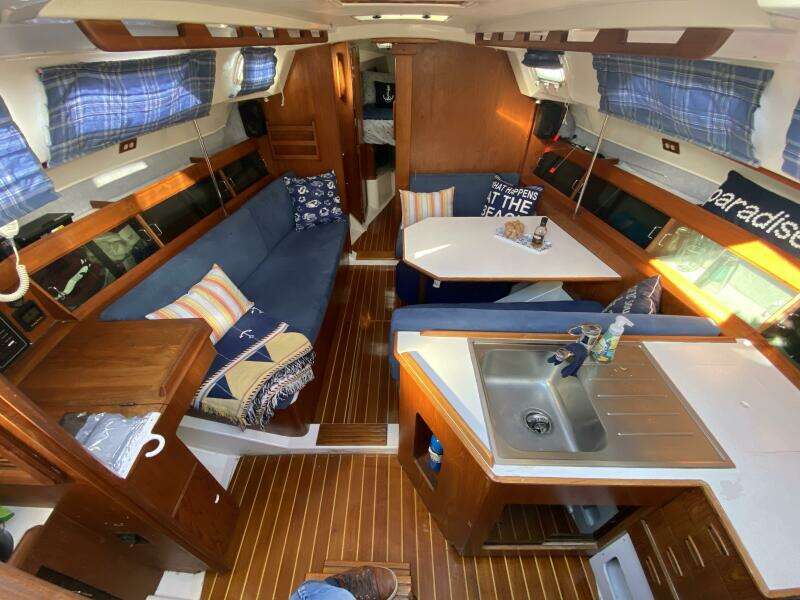 Aqualibrium 34ft Hunter Yacht For Sale