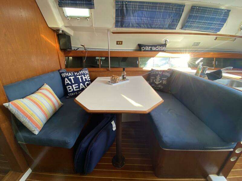 Aqualibrium 34ft Hunter Yacht For Sale
