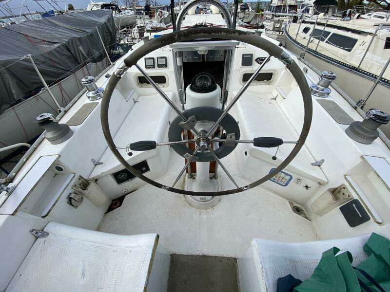 Aqualibrium 34ft Hunter Yacht For Sale