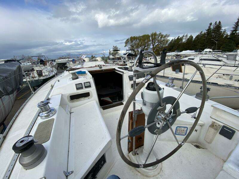 Aqualibrium 34ft Hunter Yacht For Sale