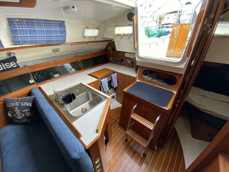 Aqualibrium 34ft Hunter Yacht For Sale