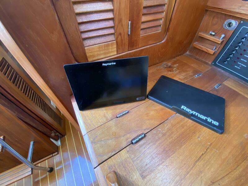 Aqualibrium 34ft Hunter Yacht For Sale