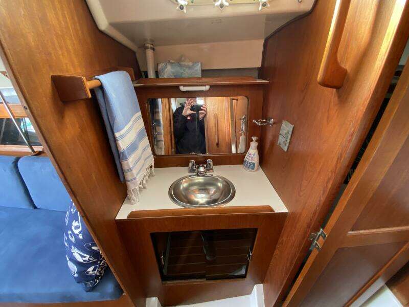 Aqualibrium 34ft Hunter Yacht For Sale