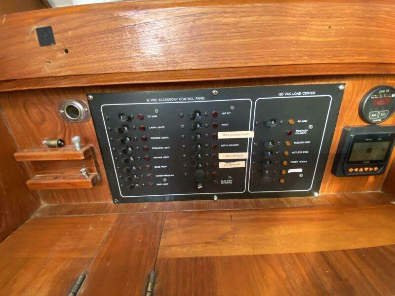 Aqualibrium 34ft Hunter Yacht For Sale