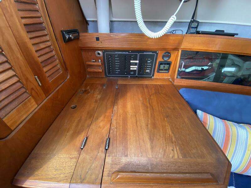 Aqualibrium 34ft Hunter Yacht For Sale