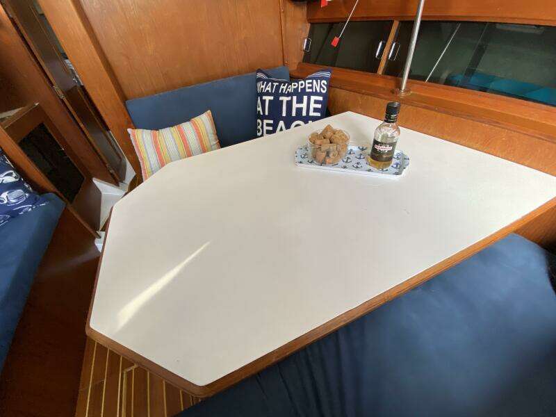 Aqualibrium 34ft Hunter Yacht For Sale
