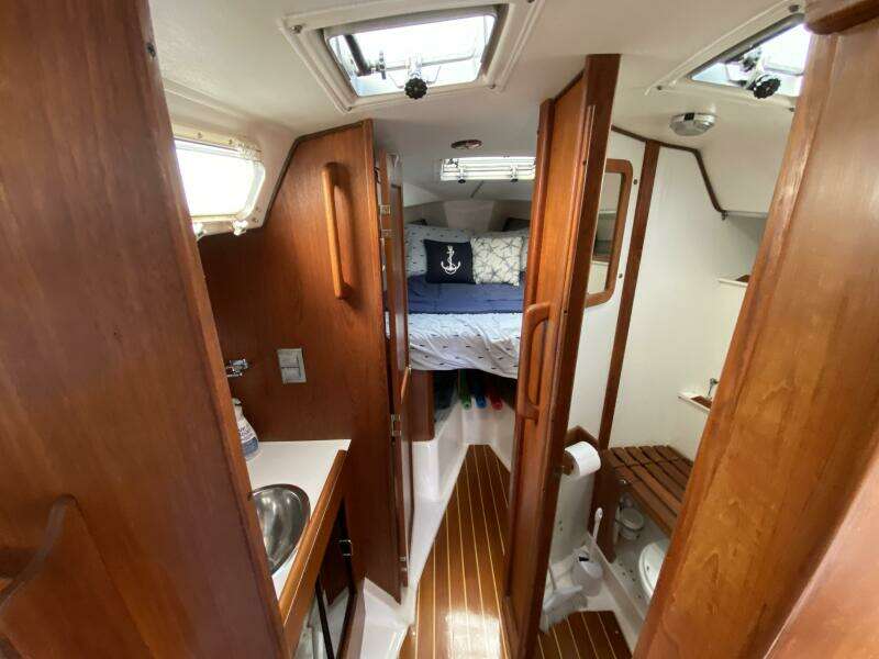 Aqualibrium 34ft Hunter Yacht For Sale