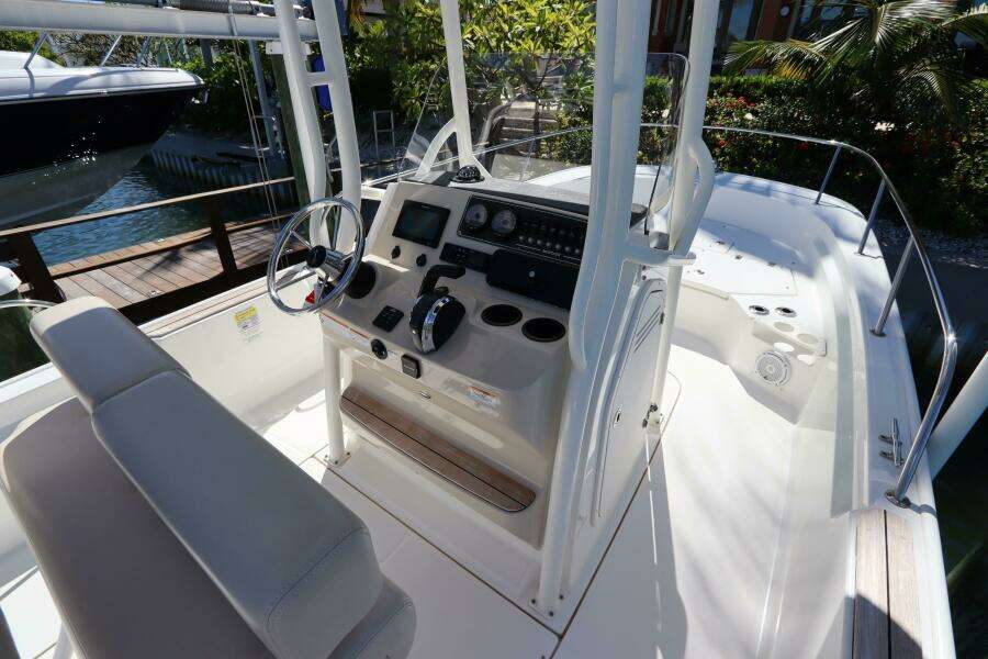 21ft Boston Whaler Yacht For Sale