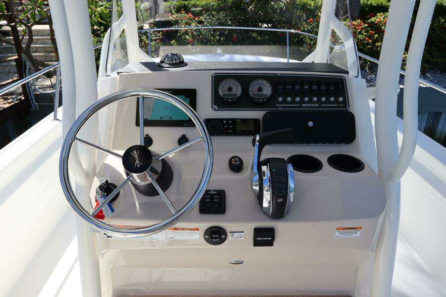 21ft Boston Whaler Yacht For Sale