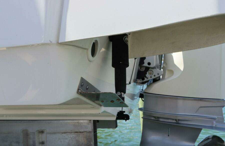 21ft Boston Whaler Yacht For Sale