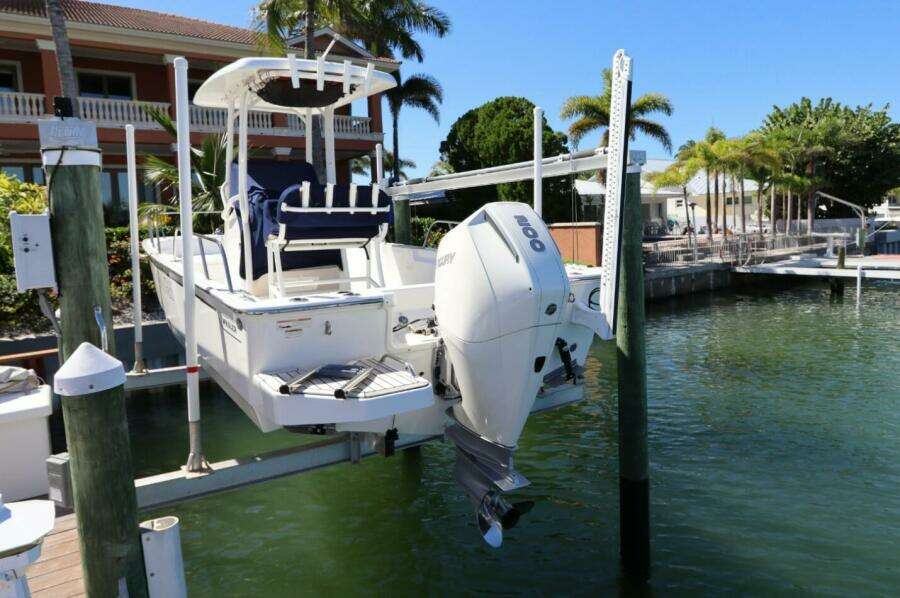 21ft Boston Whaler Yacht For Sale