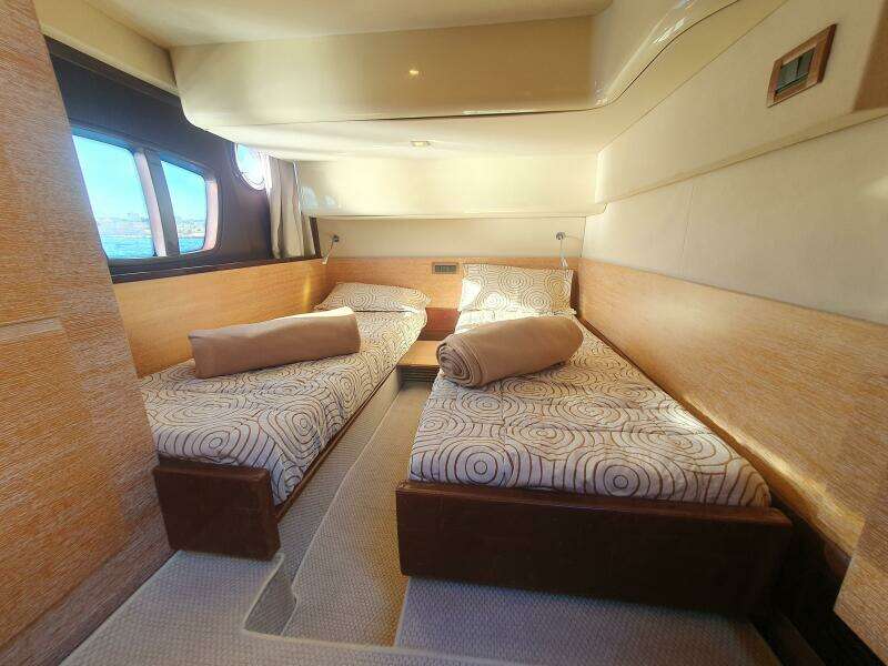 47ft Azimut Yacht For Sale