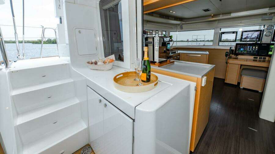 Paradise 52ft Lagoon Yacht For Sale